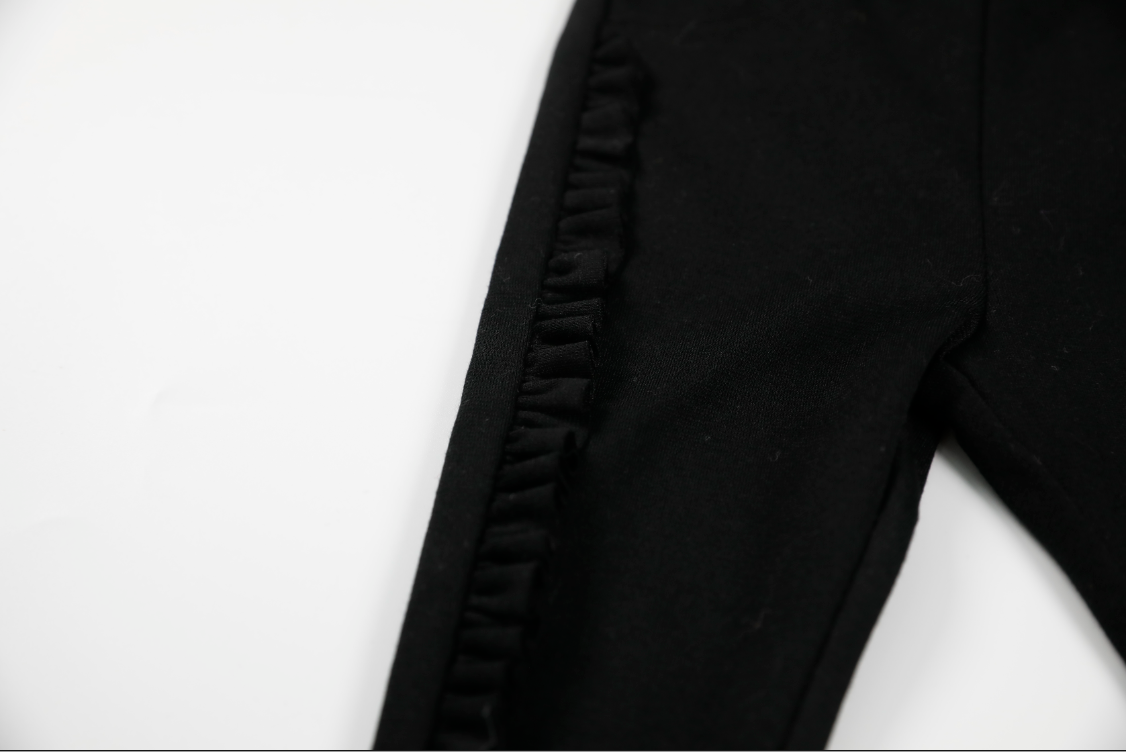 女?huà)肓_馬布褲子